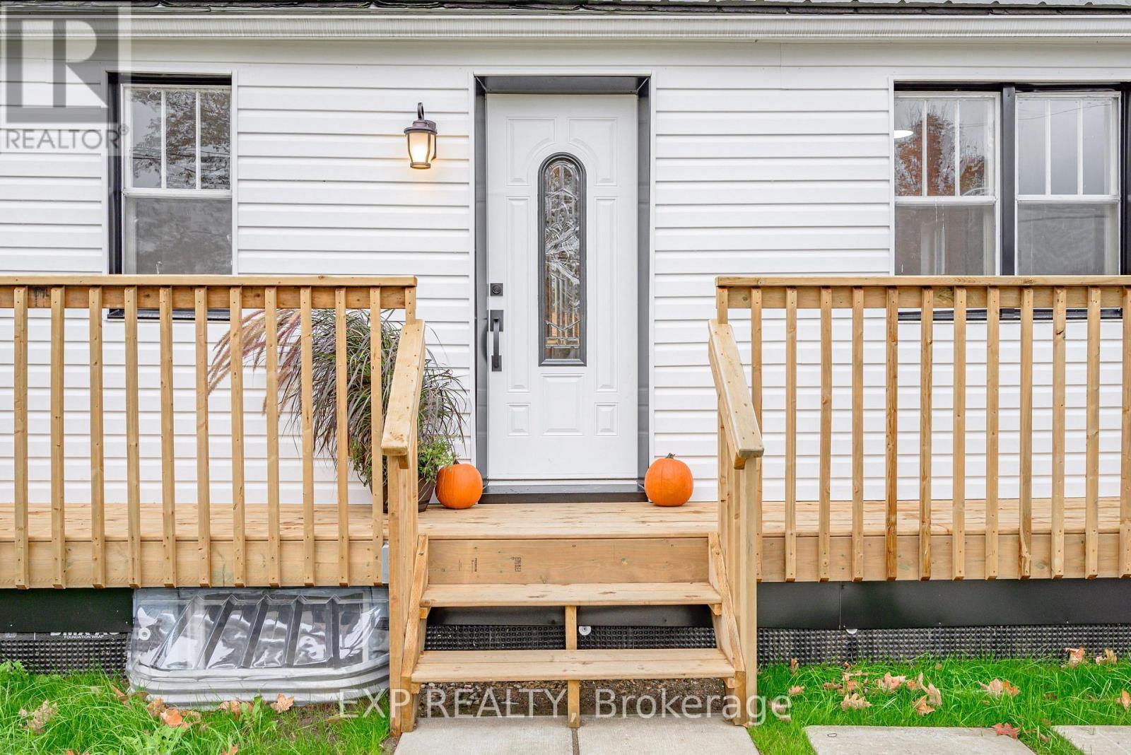 46 Young Street, Hastings Highlands, ON - Outdoor