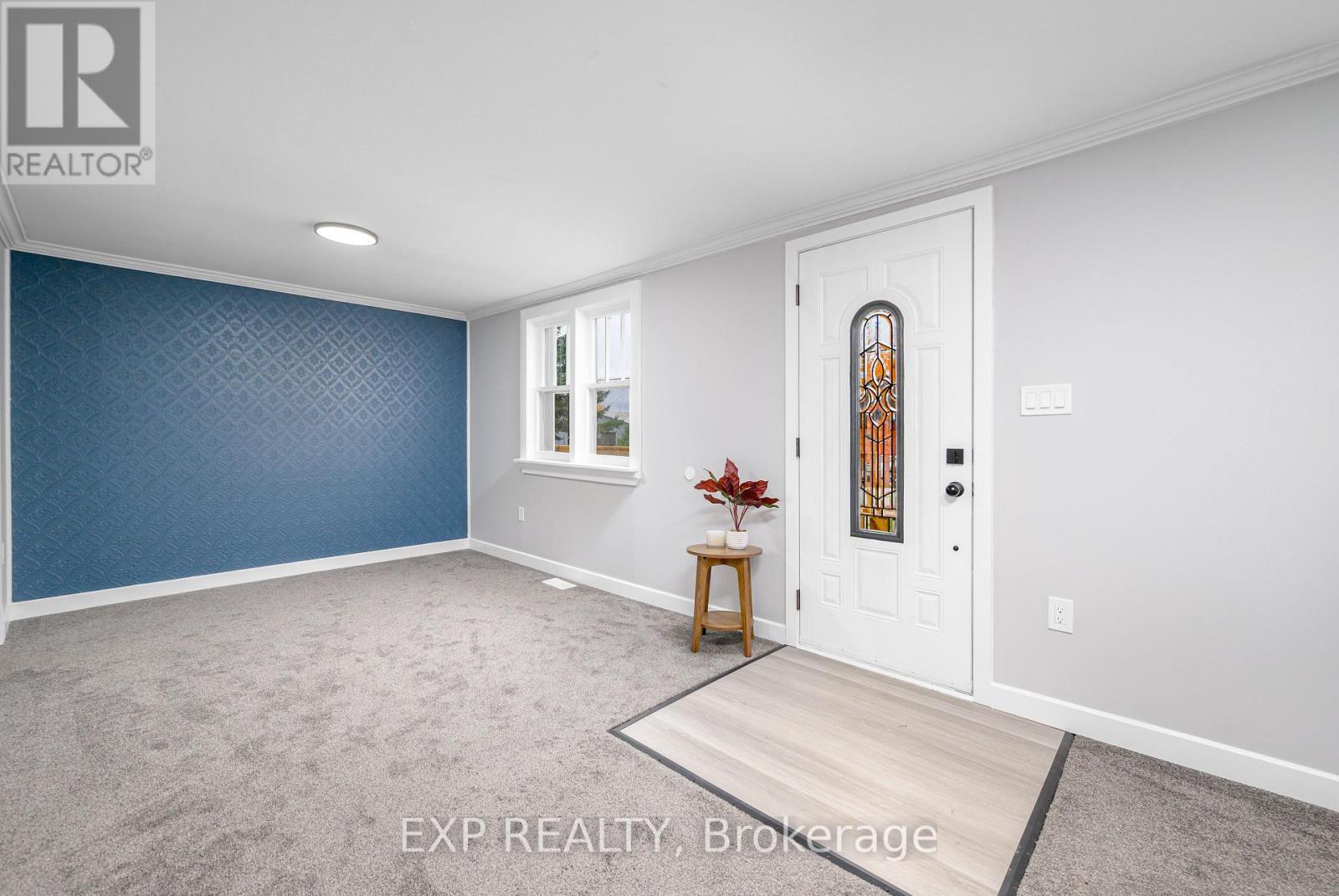 46 Young Street, Hastings Highlands, ON - Indoor Photo Showing Other Room