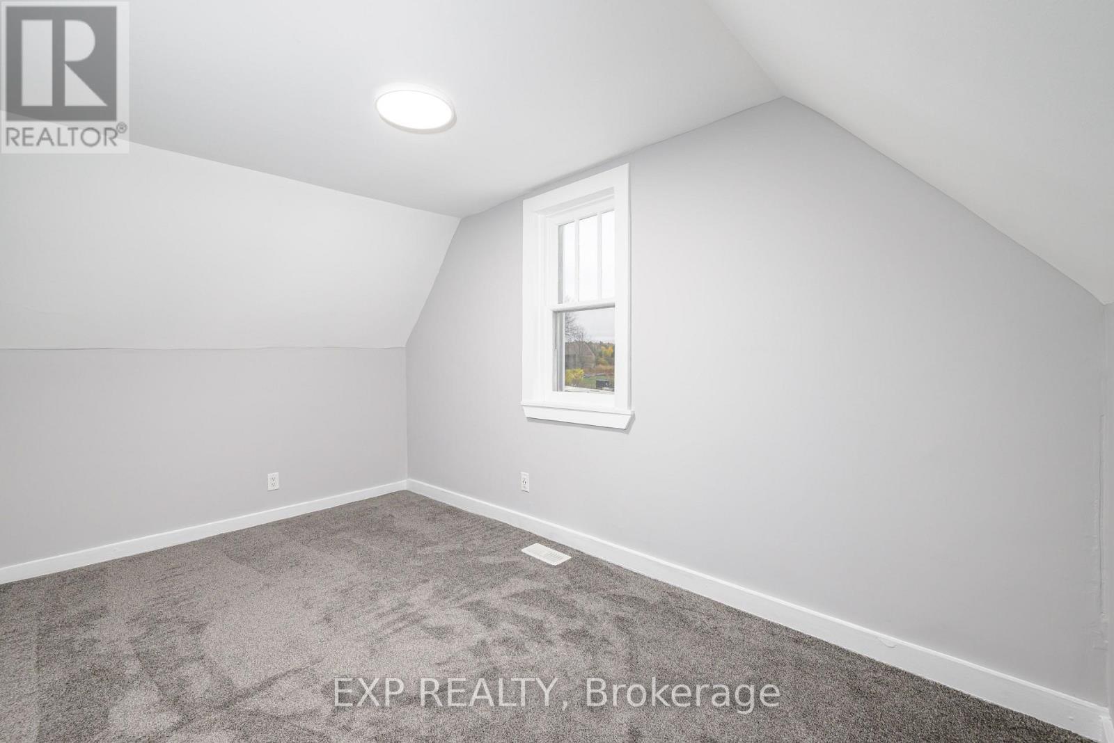 46 Young Street, Hastings Highlands, ON - Indoor Photo Showing Other Room