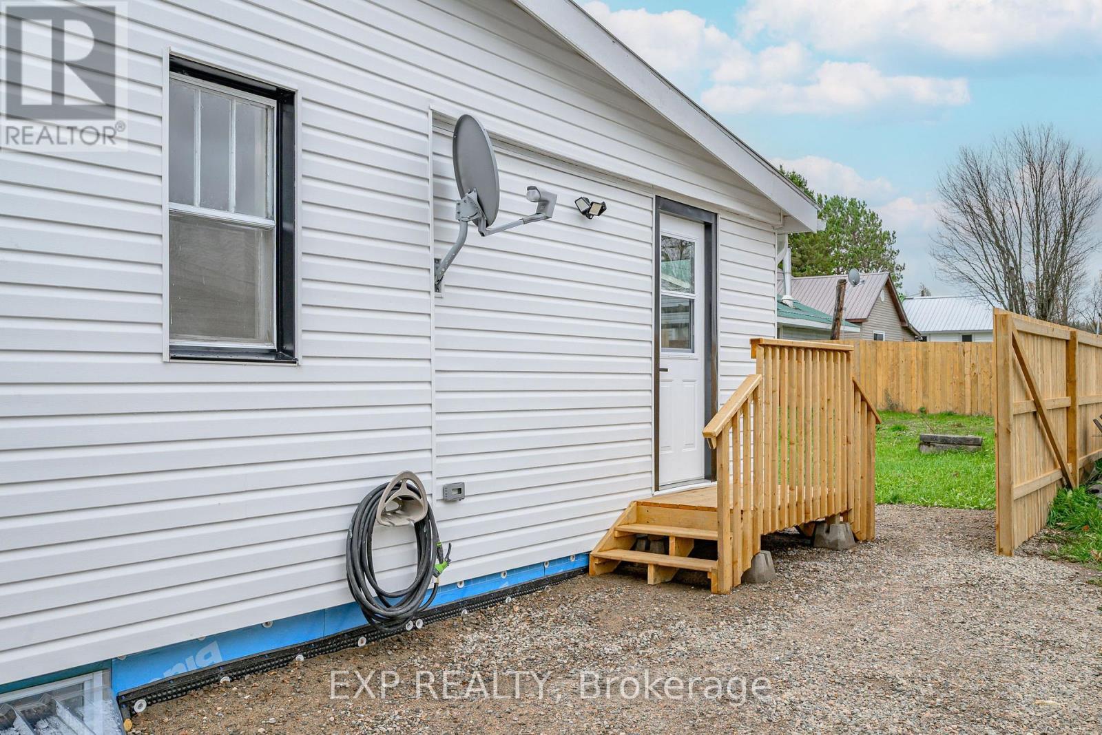 46 Young Street, Hastings Highlands, ON - Outdoor With Exterior