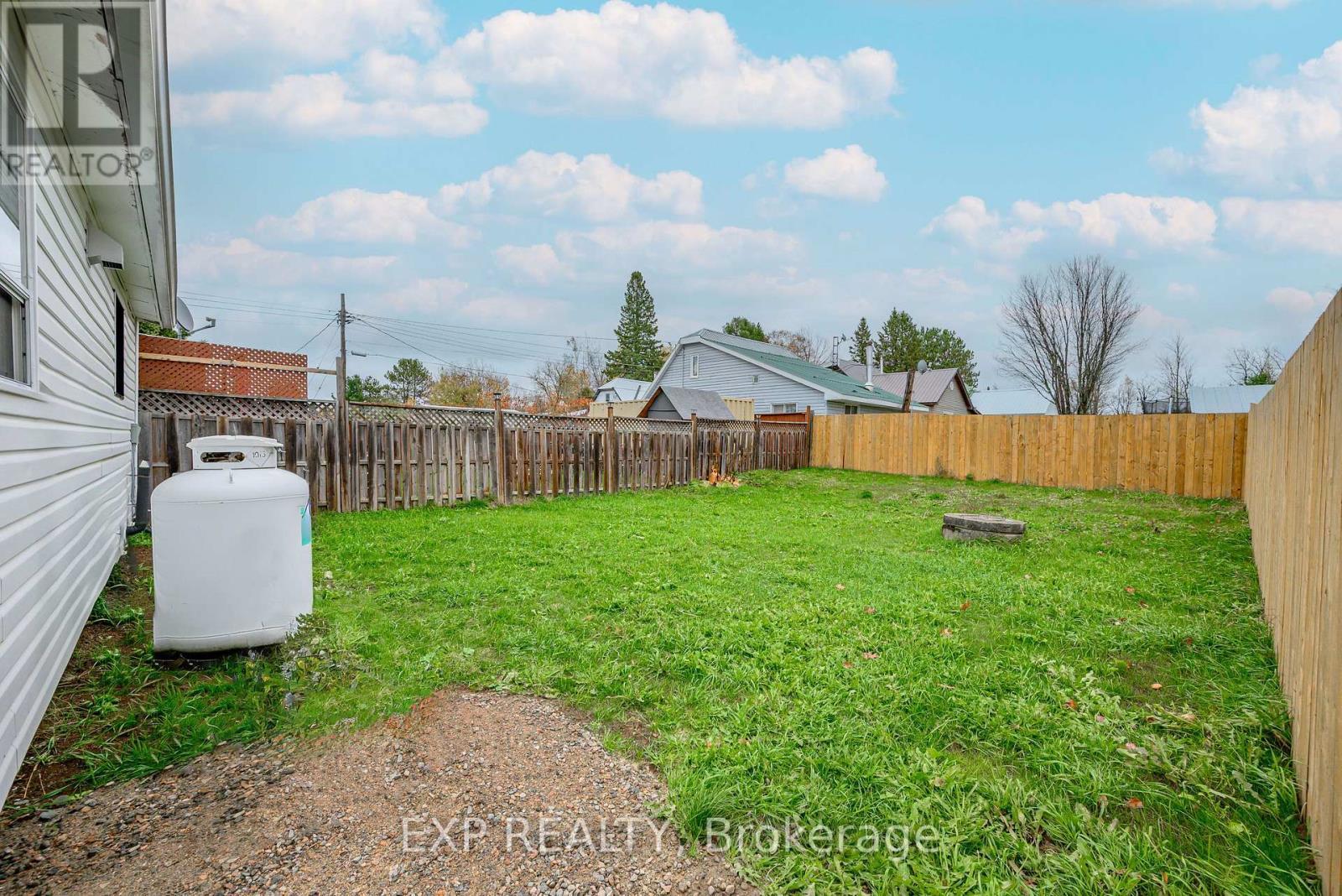 46 Young Street, Hastings Highlands, ON - Outdoor