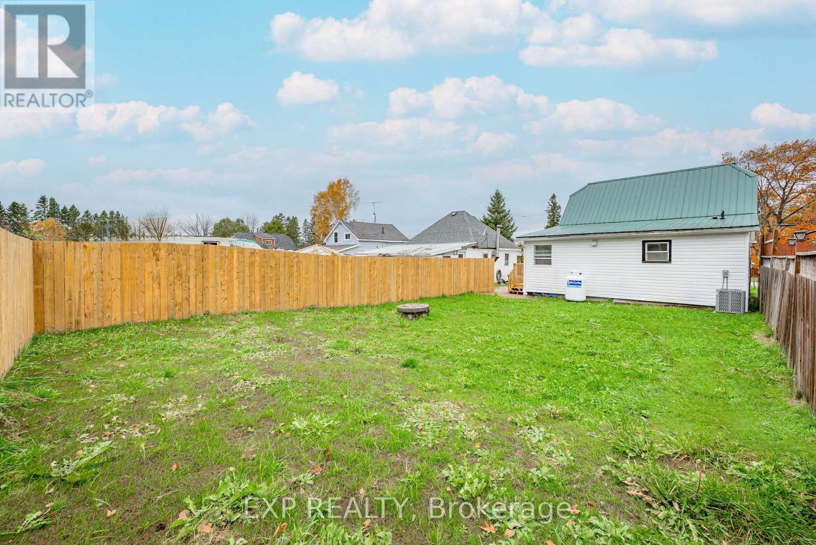 46 Young Street, Hastings Highlands, ON - Outdoor