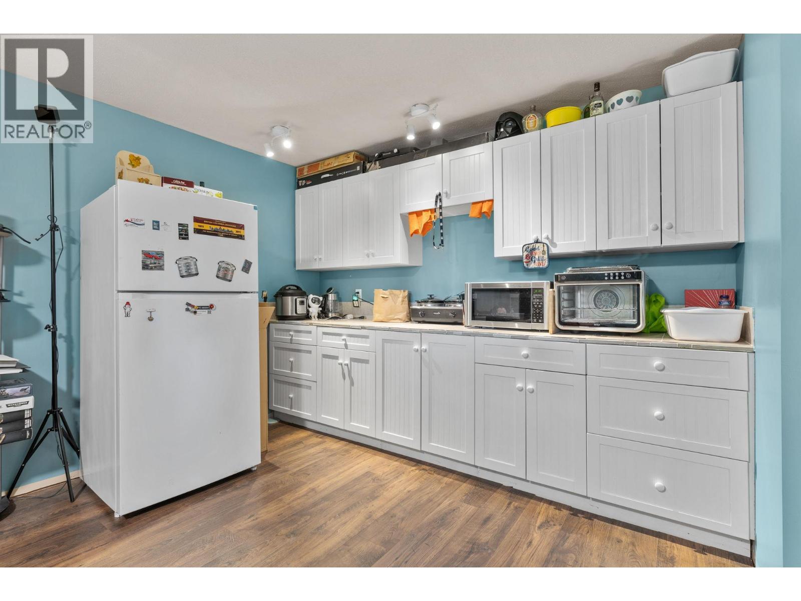 3830 Gellatly Road S, West Kelowna, BC - Indoor Photo Showing Kitchen