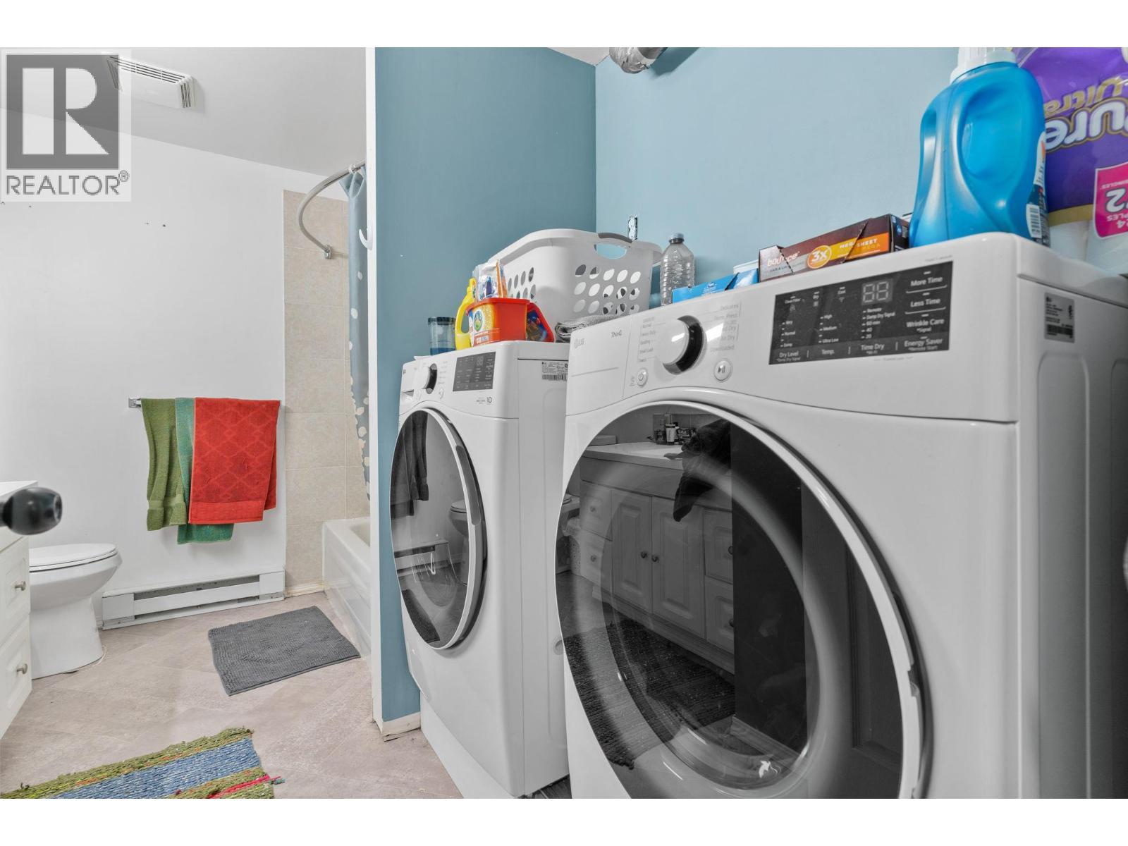 3830 Gellatly Road S, West Kelowna, BC - Indoor Photo Showing Laundry Room