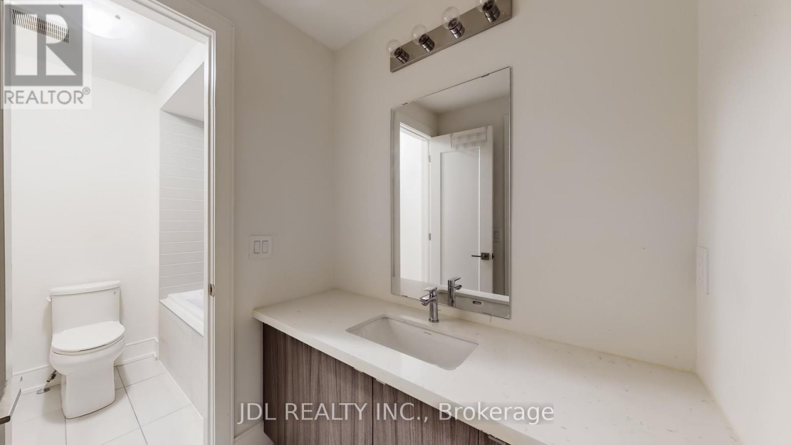 97 Milky Way Drive, Richmond Hill, ON - Indoor Photo Showing Bathroom