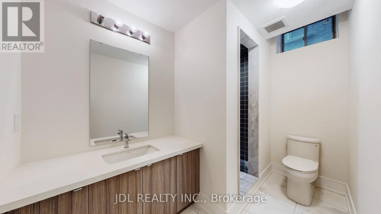 97 Milky Way Drive, Richmond Hill, ON - Indoor Photo Showing Bathroom