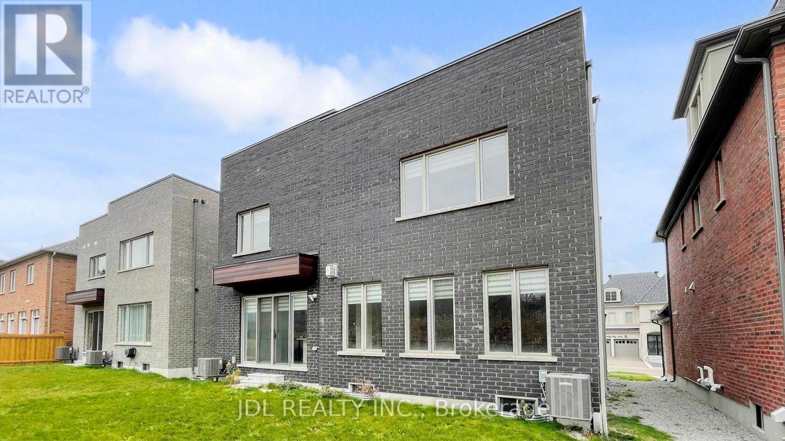 97 Milky Way Drive, Richmond Hill, ON - Outdoor With Exterior