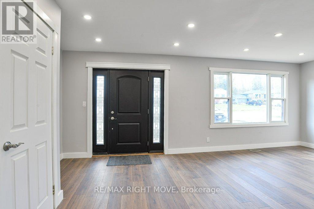 406 Sundial Drive, Orillia, ON - Indoor Photo Showing Other Room