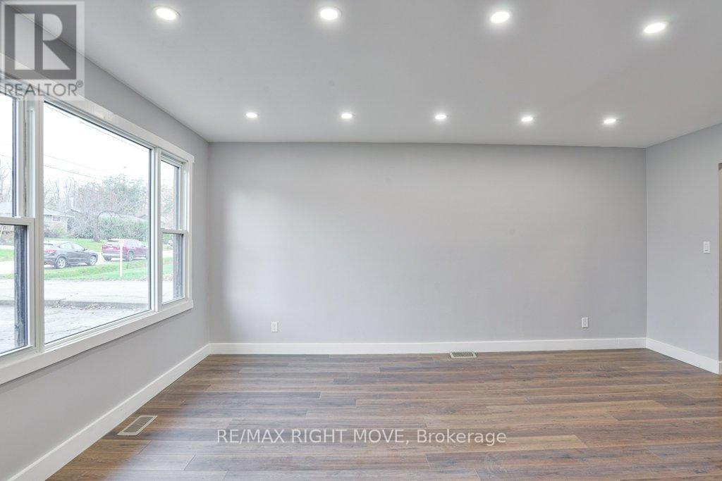 406 Sundial Drive, Orillia, ON - Indoor Photo Showing Other Room