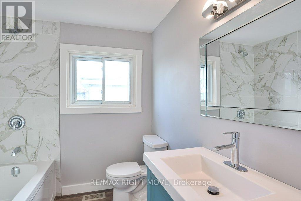 406 Sundial Drive, Orillia, ON - Indoor Photo Showing Bathroom