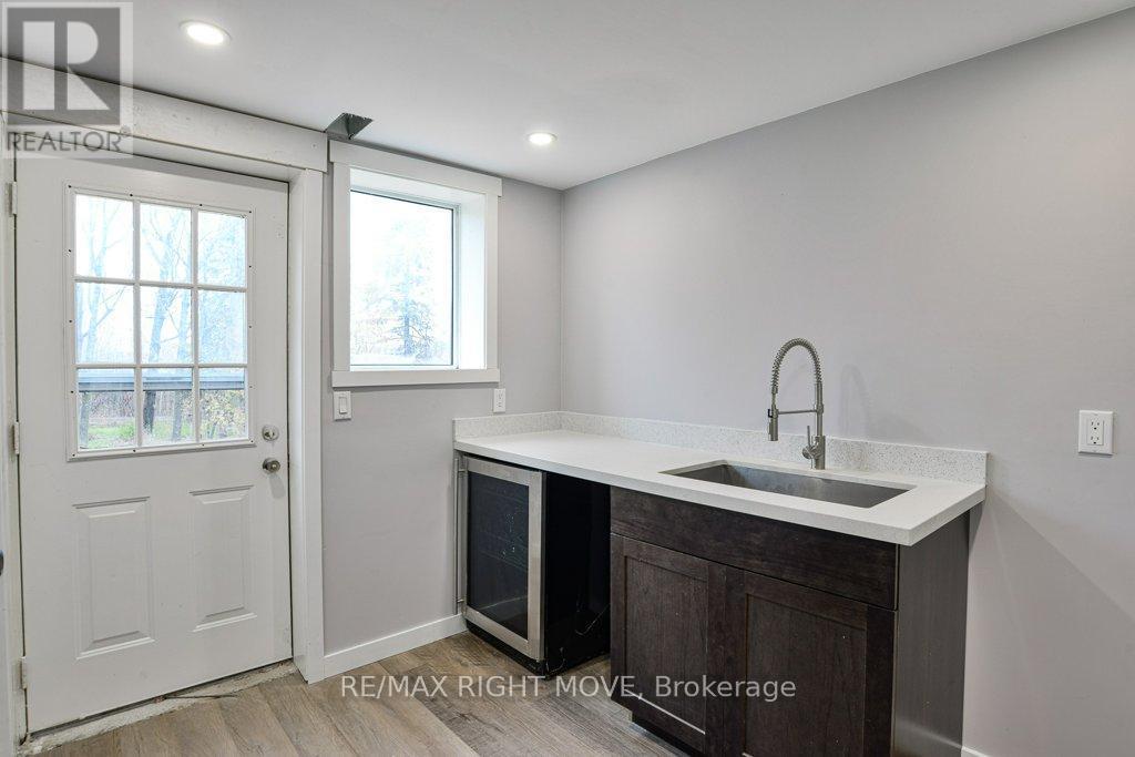 406 Sundial Drive, Orillia, ON - Indoor Photo Showing Other Room