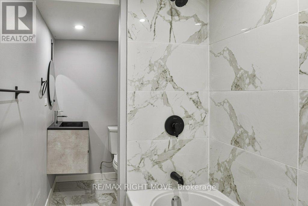 406 Sundial Drive, Orillia, ON - Indoor Photo Showing Bathroom