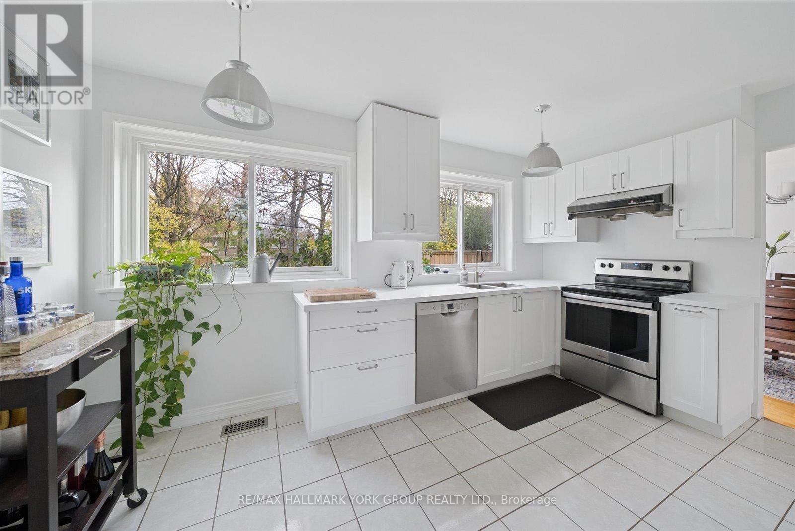 59 Grove Park Crescent, Toronto, ON - Indoor Photo Showing Kitchen