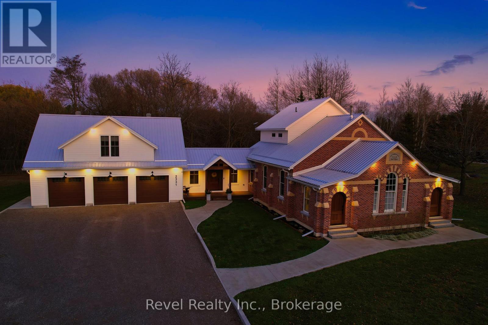 Family Home with 2 Apartments - 2331 N Nottawasaga 6 Concession, Clearview (Batteaux), ON - Outdoor With Facade