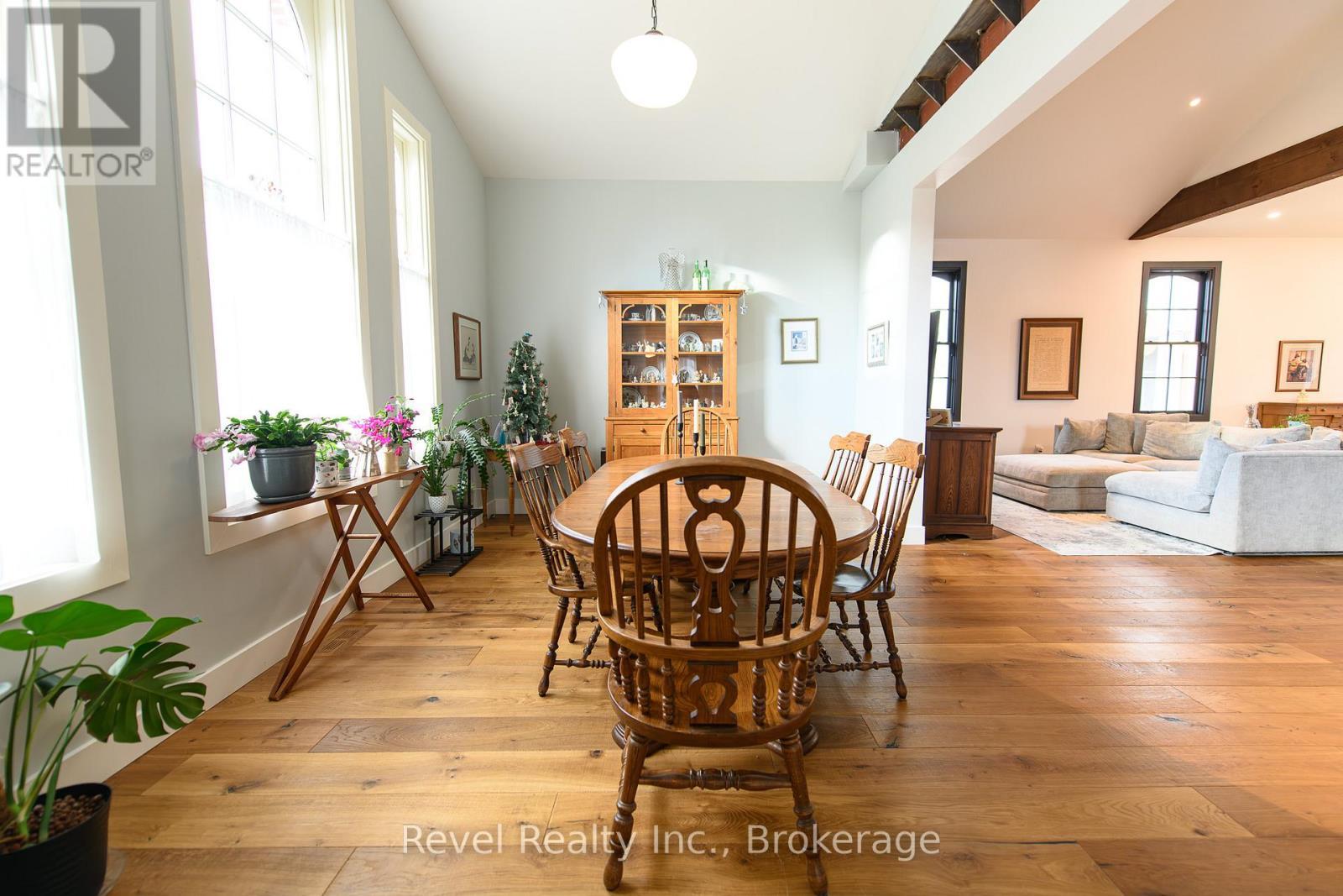 Vaulted Celings- Dining Room - 2331 N Nottawasaga 6 Concession, Clearview (Batteaux), ON - Indoor