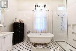 Master Ensuite -