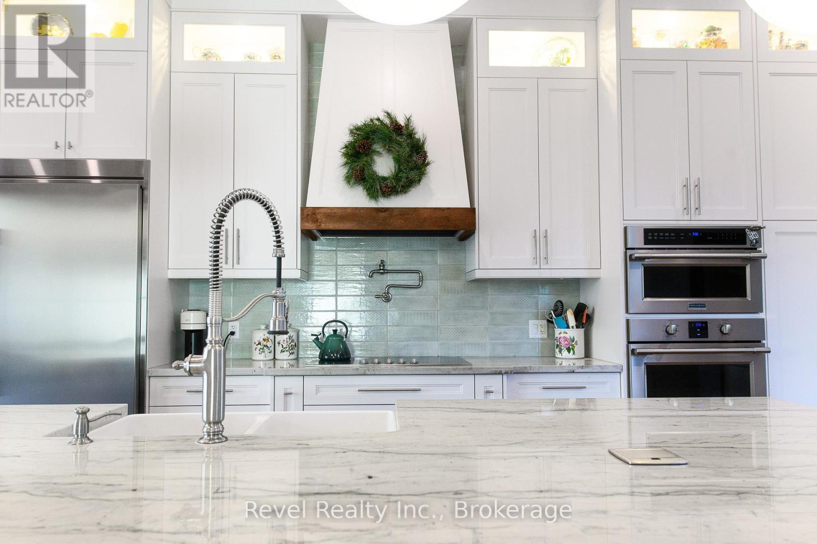 Built-in Stainless Steel Appliances - 2331 N Nottawasaga 6 Concession, Clearview (Batteaux), ON - Indoor Photo Showing Kitchen With Upgraded Kitchen