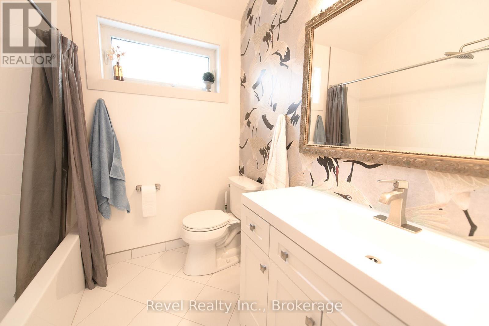 Second Floor- 4 Pc Bathroom - 2331 N Nottawasaga 6 Concession, Clearview (Batteaux), ON - Indoor Photo Showing Bathroom