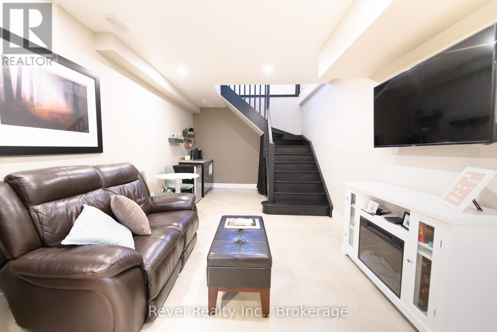 Bachelor Apartment- Lower - 2331 N Nottawasaga 6 Concession, Clearview (Batteaux), ON - Indoor