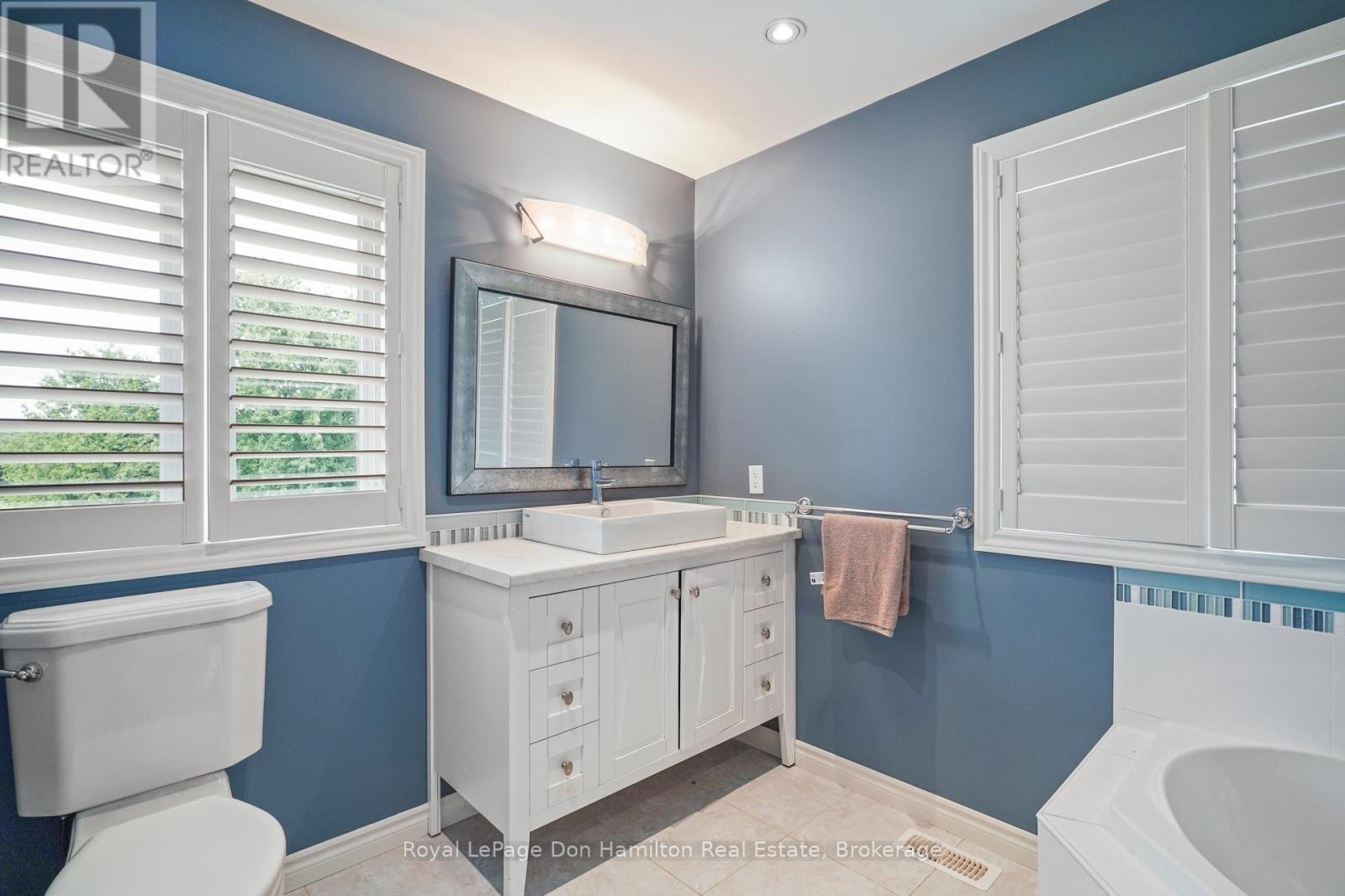 1009 Queen Street, Howick, ON