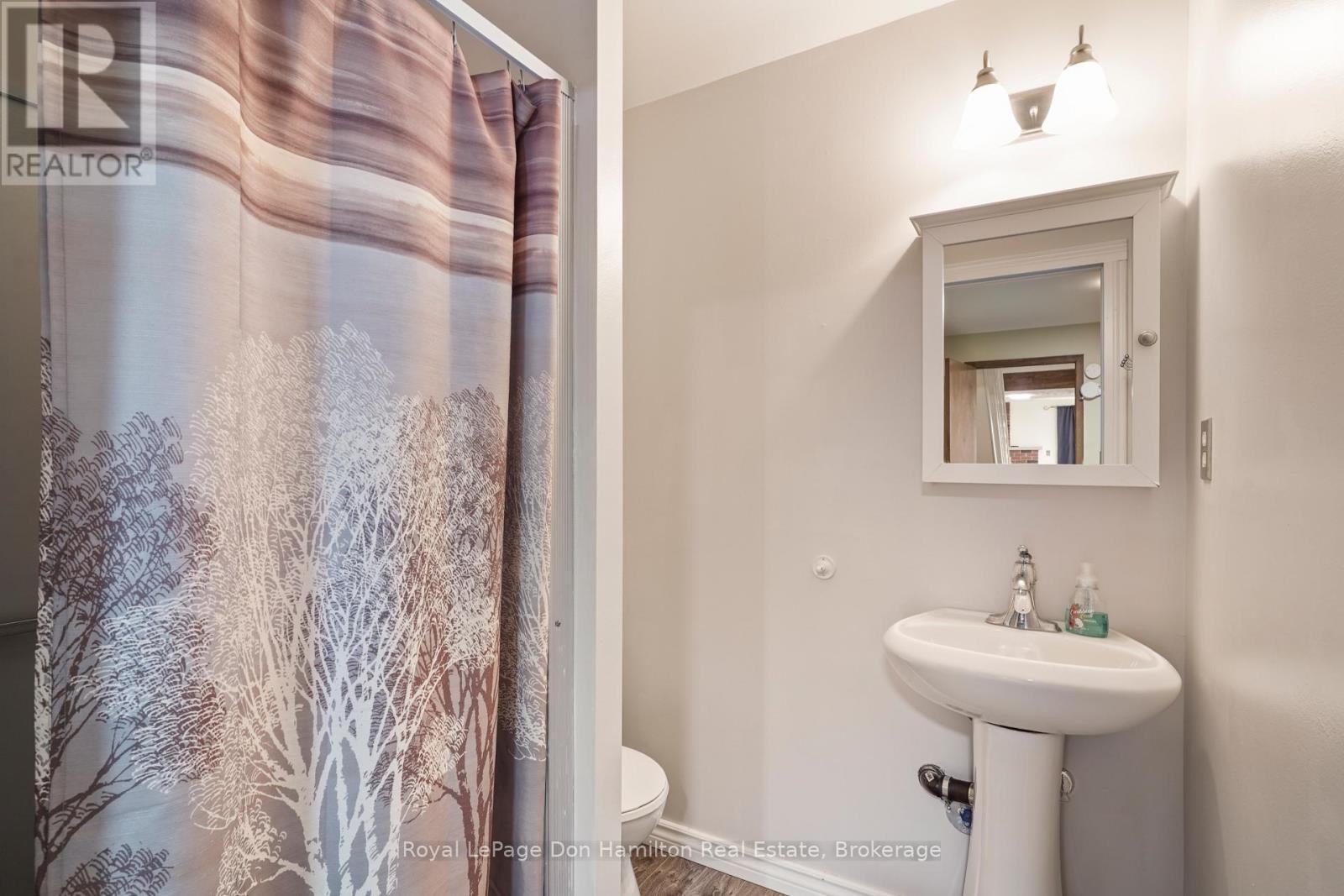 1009 Queen Street, Howick, ON