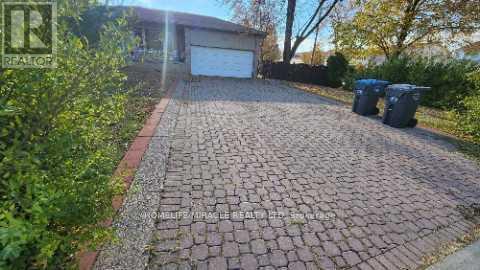 7270 Mohican Court, Mississauga, ON - Outdoor