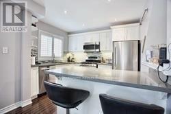 624 Mcconachie Common, Burlington, ON - Indoor Photo Showing Kitchen With Upgraded Kitchen