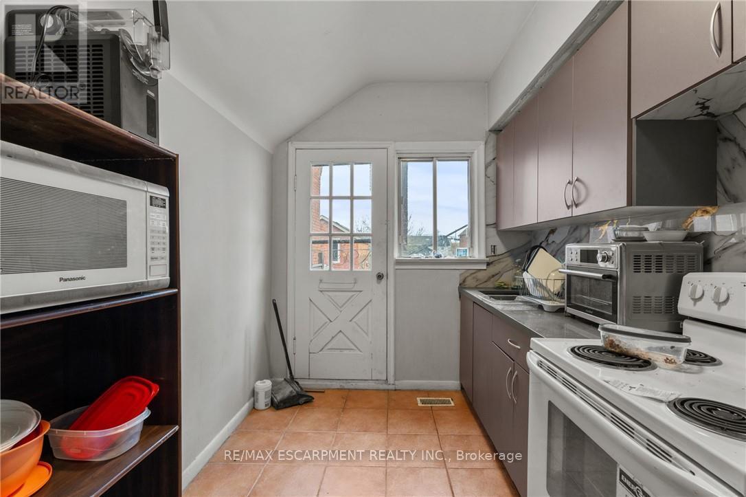 246 Mary Street, Hamilton, ON - Indoor Photo Showing Kitchen