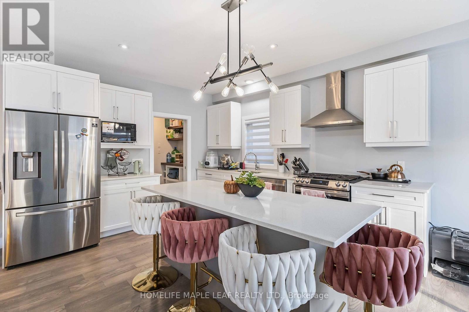 1576 Dylan Street, London East, ON - Indoor Photo Showing Kitchen With Upgraded Kitchen