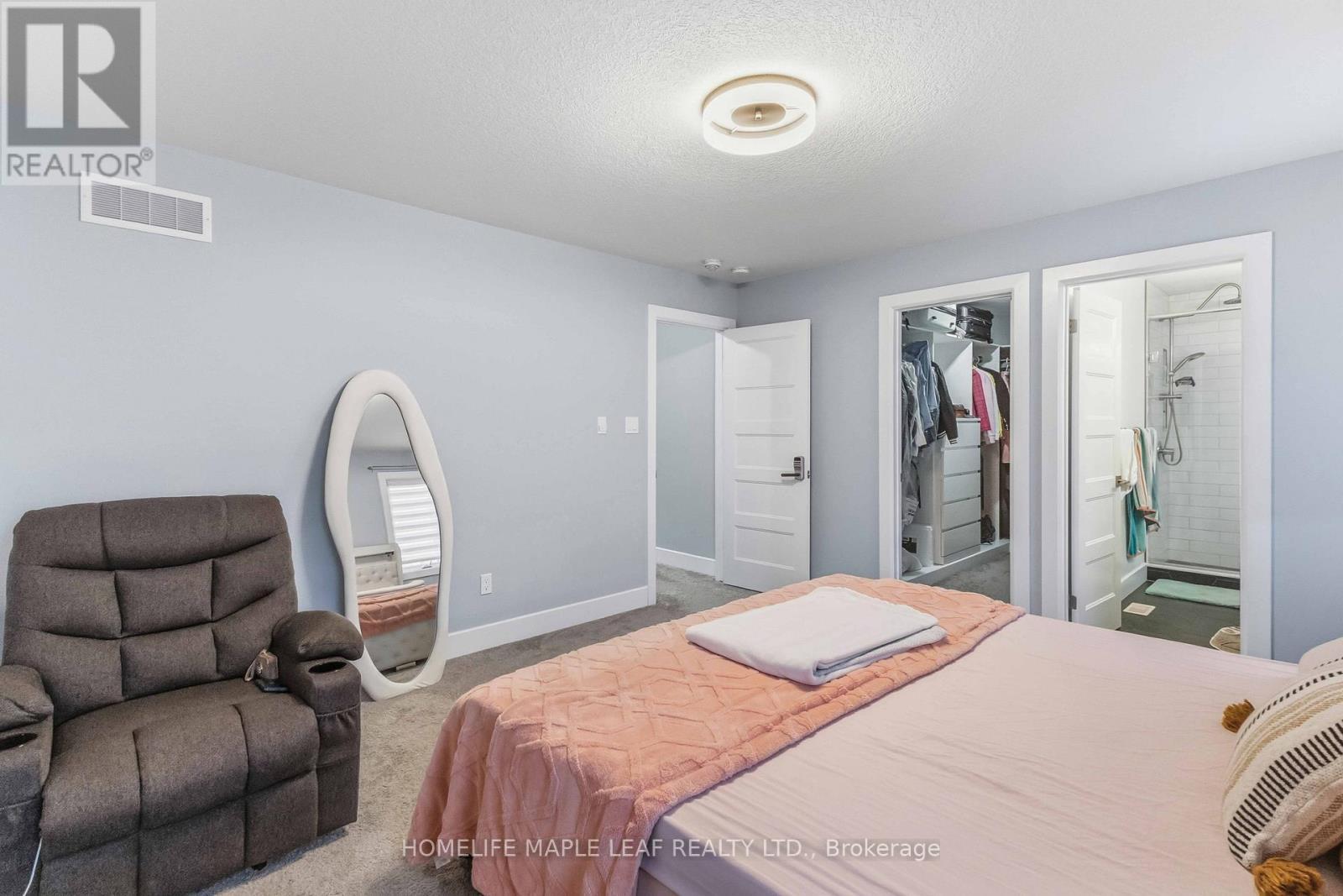 1576 Dylan Street, London East, ON - Indoor Photo Showing Bedroom