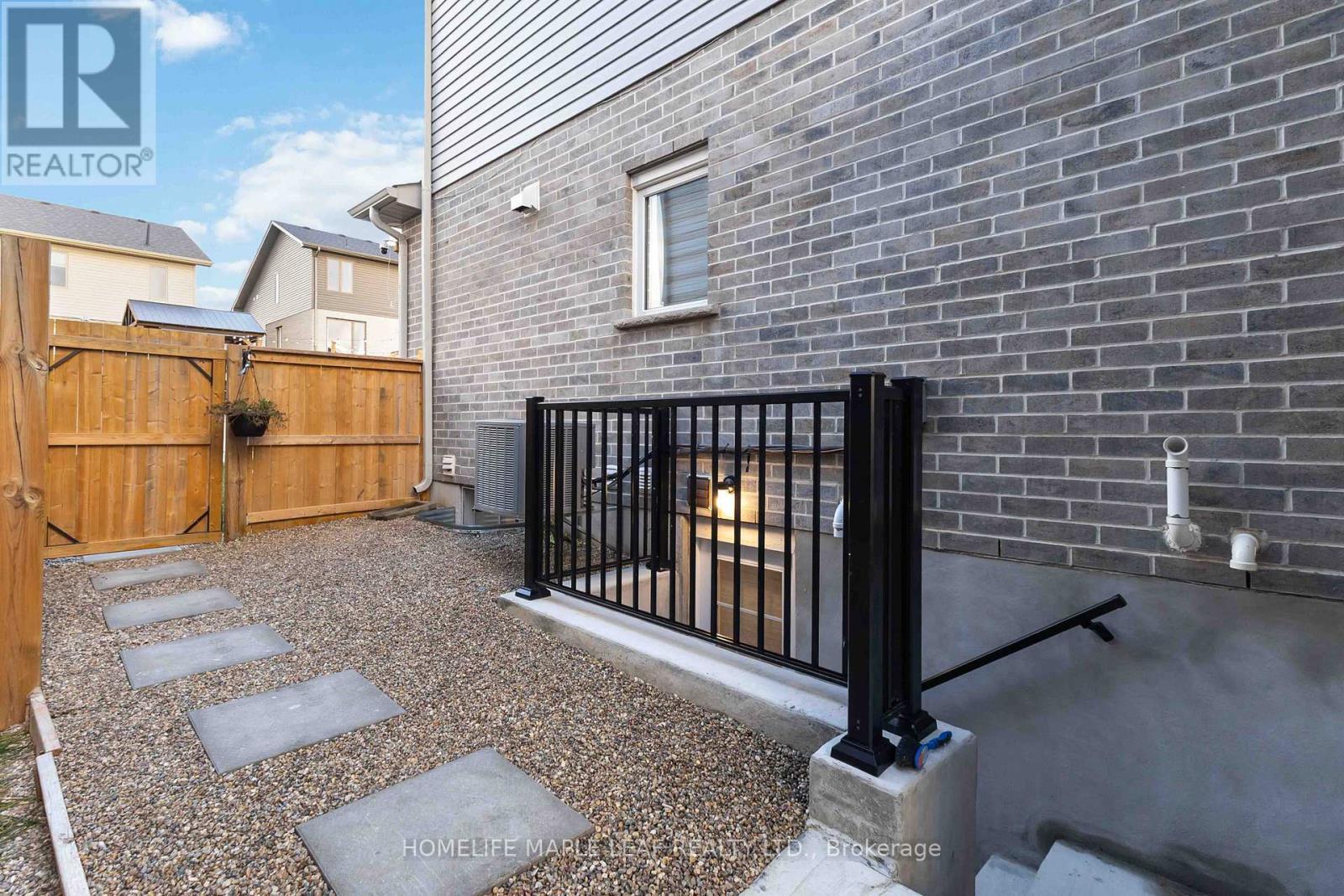 1576 Dylan Street, London East, ON - Outdoor With Exterior