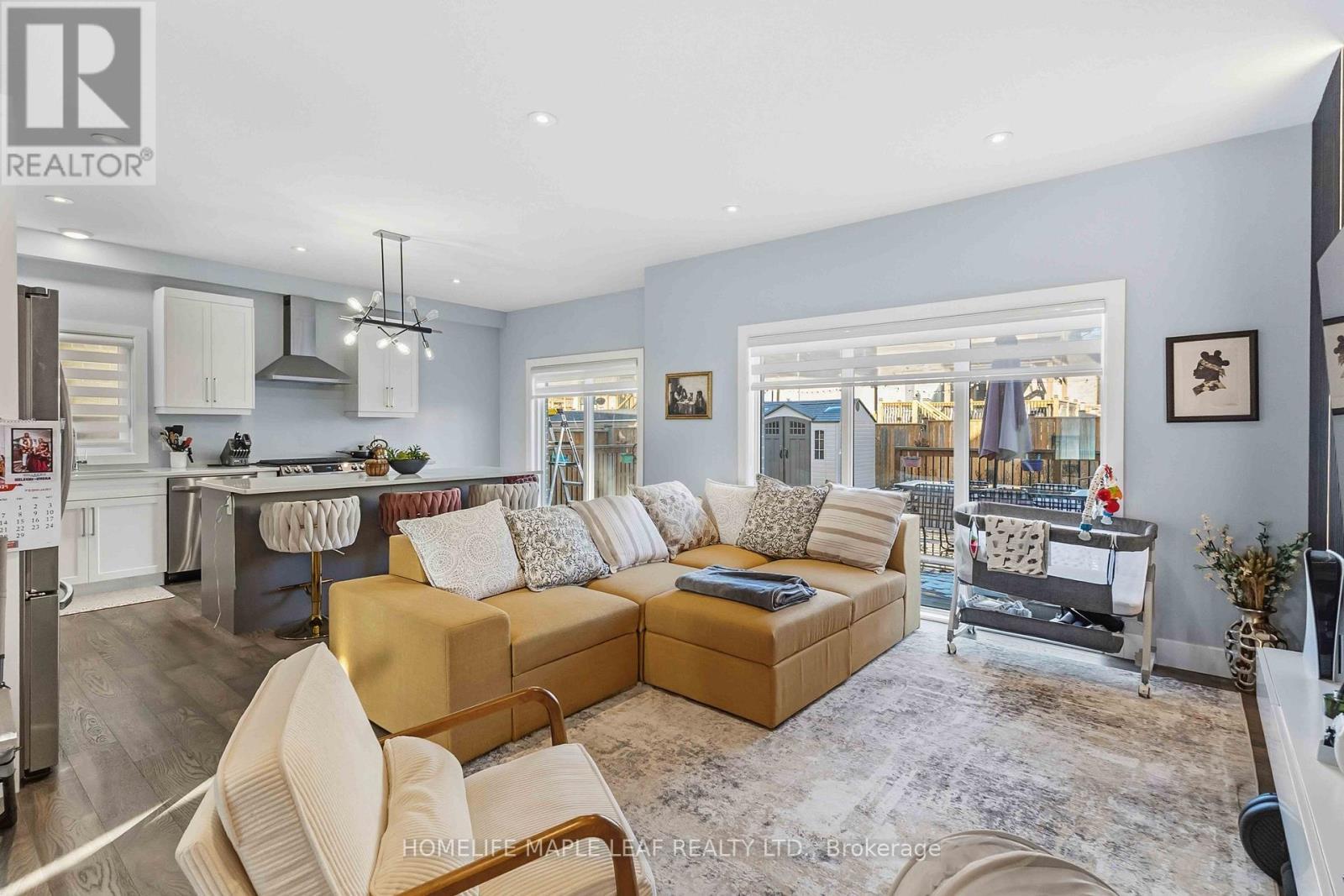 1576 Dylan Street, London East, ON - Indoor Photo Showing Living Room