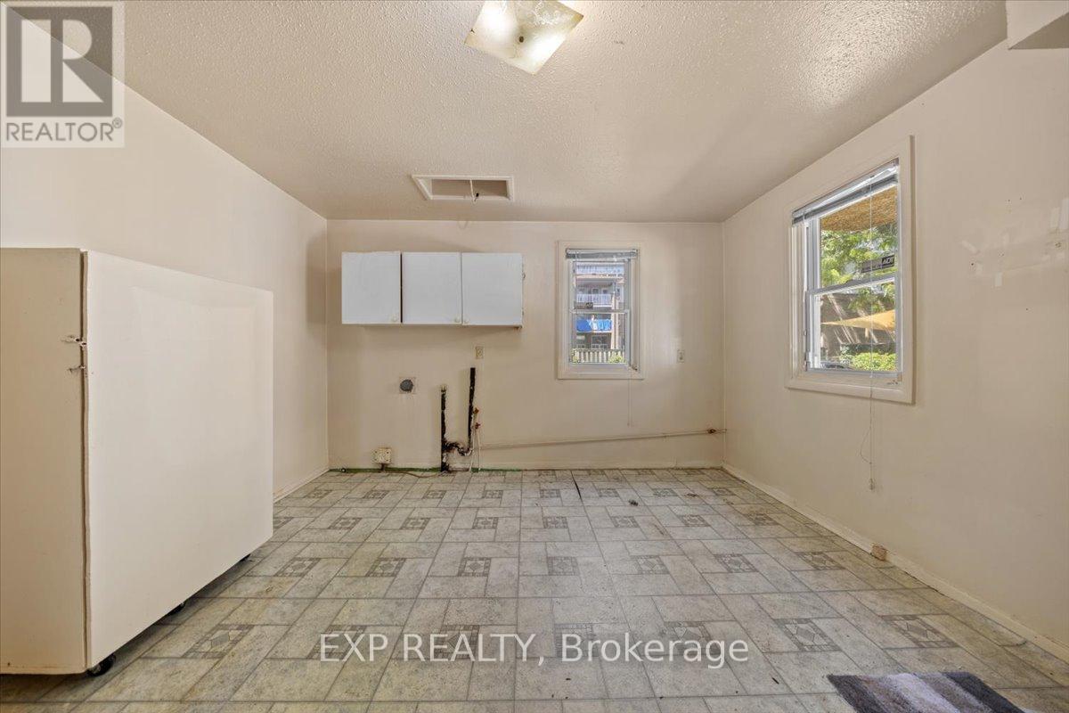 198 Hinchey Avenue, Ottawa, ON - Indoor Photo Showing Other Room