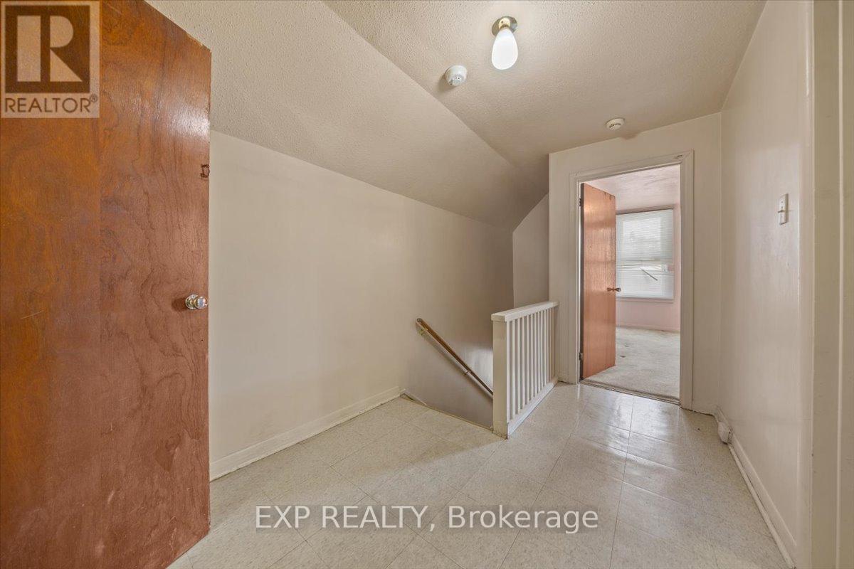 198 Hinchey Avenue, Ottawa, ON - Indoor Photo Showing Other Room