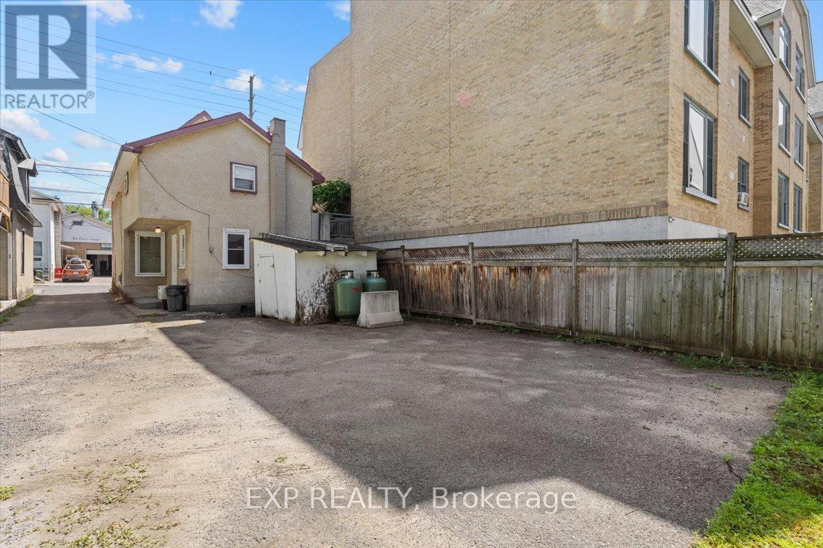 198 Hinchey Avenue, Ottawa, ON - Outdoor