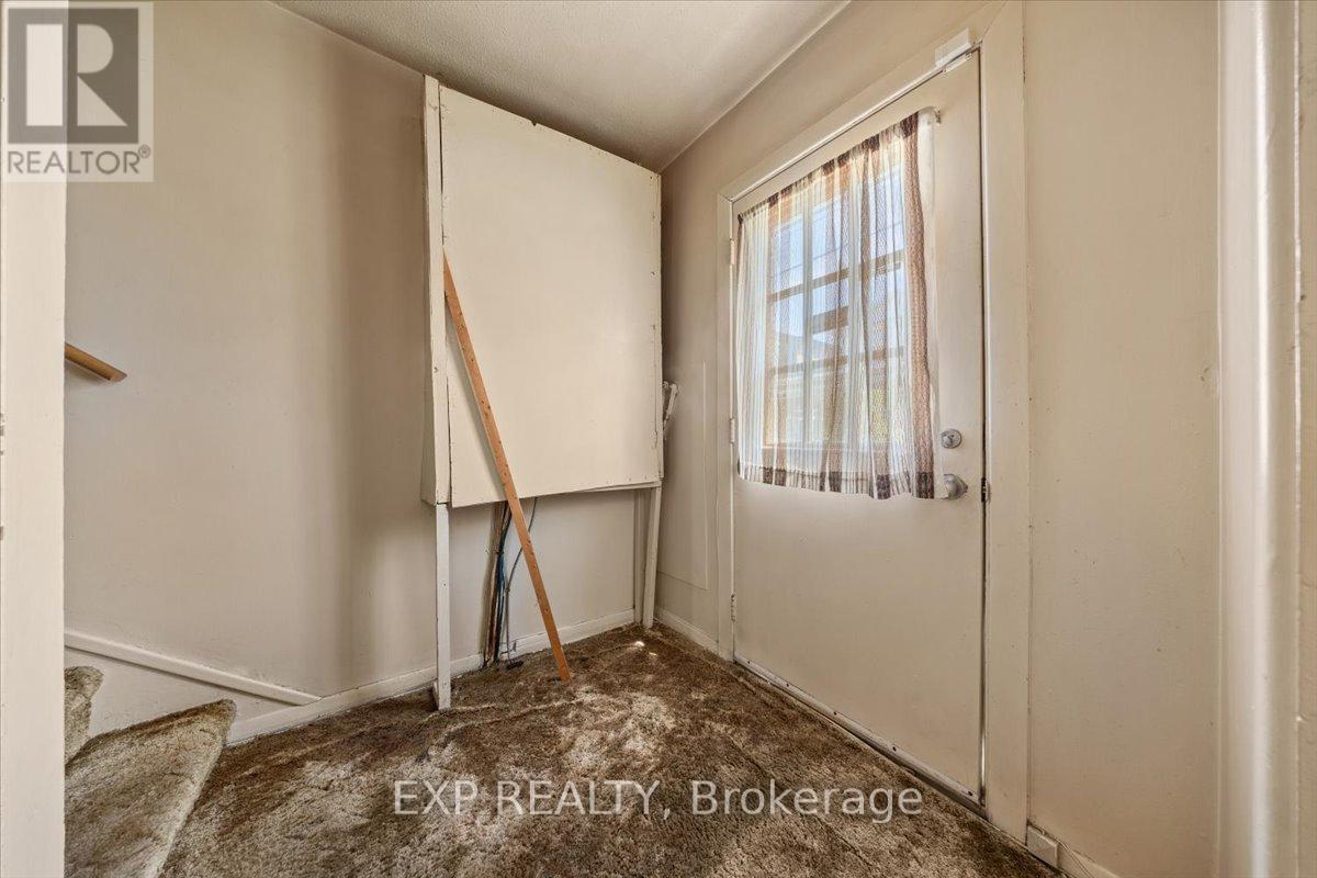 198 Hinchey Avenue, Ottawa, ON - Indoor Photo Showing Other Room