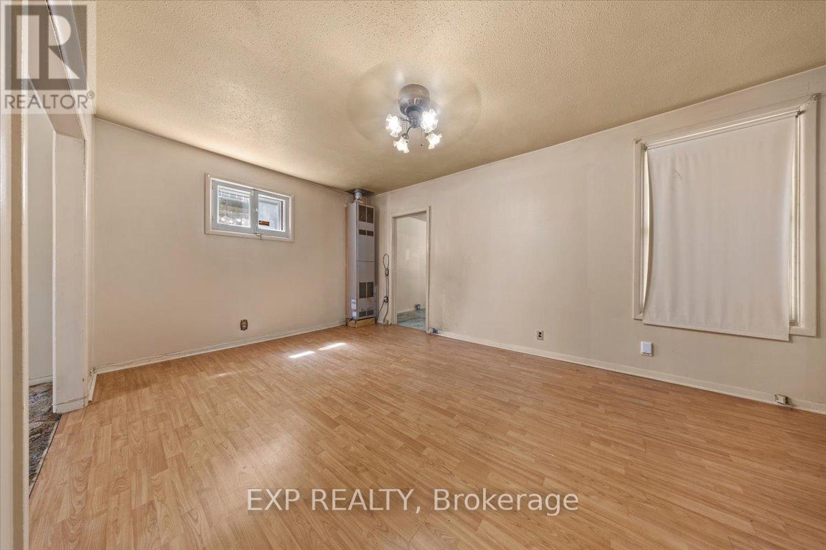 198 Hinchey Avenue, Ottawa, ON - Indoor Photo Showing Other Room