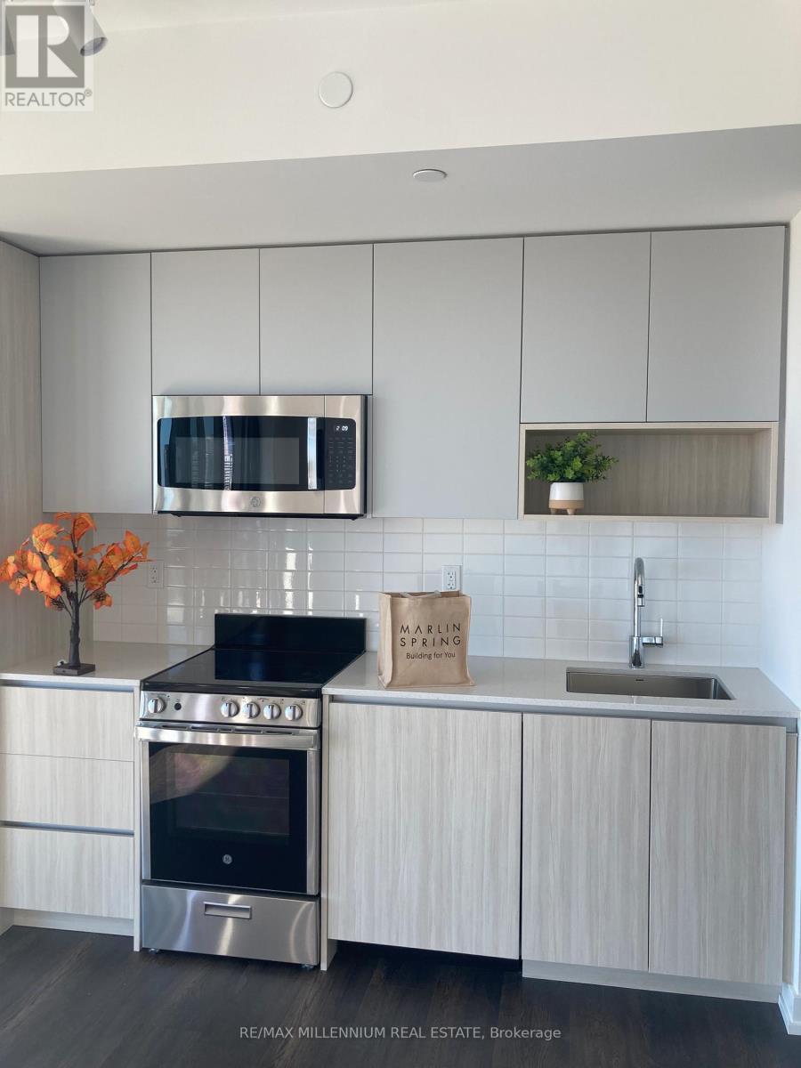 714 - 801 The Queensway, Toronto, ON - Indoor Photo Showing Kitchen