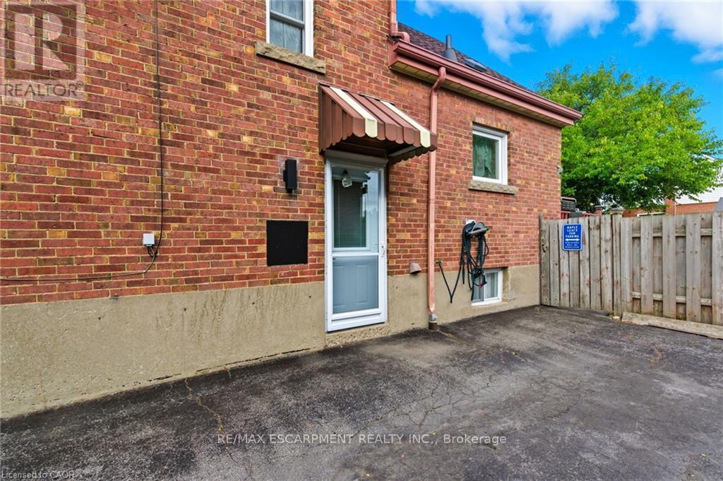 91 East 42Nd Street, Hamilton, ON - Outdoor With Exterior