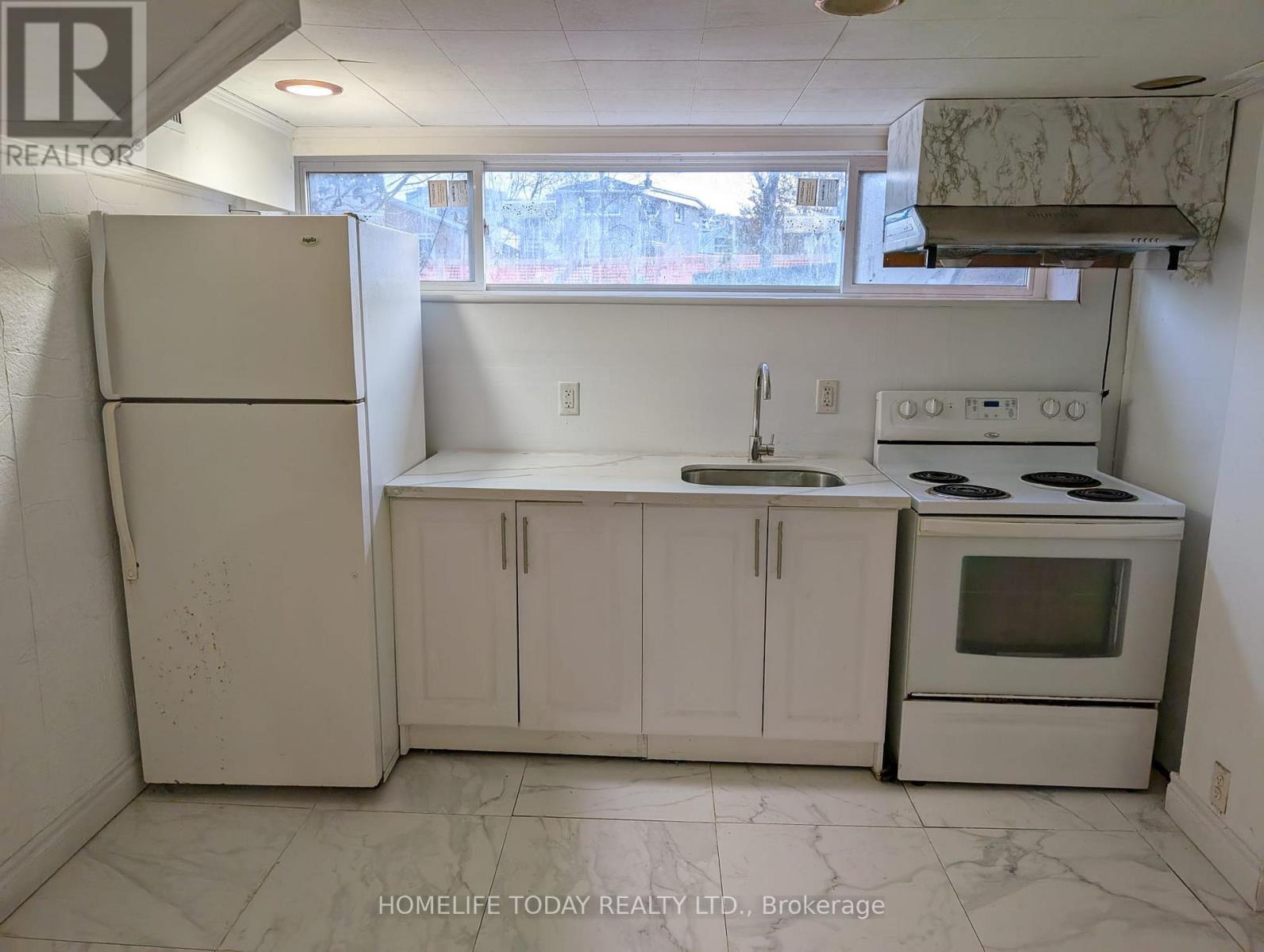 Bsmt - 170 Magnolia Avenue, Toronto, ON - Indoor Photo Showing Kitchen