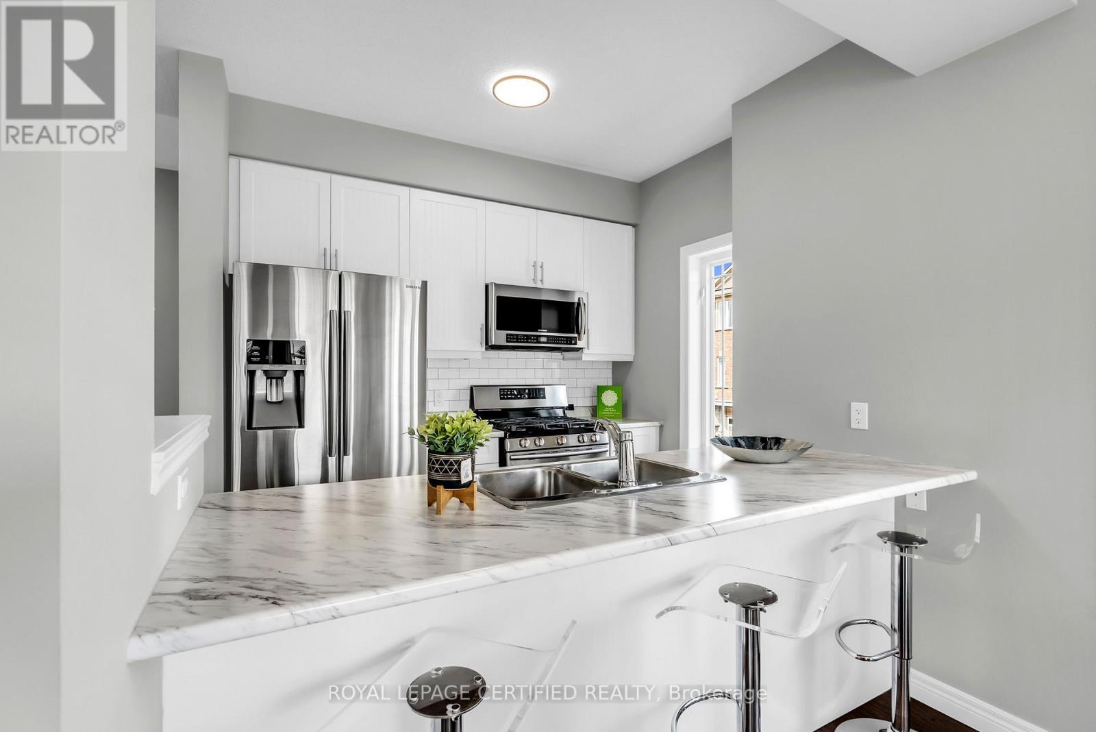 89 Bloom Crescent, Hamilton, ON - Indoor Photo Showing Kitchen With Stainless Steel Kitchen With Double Sink
