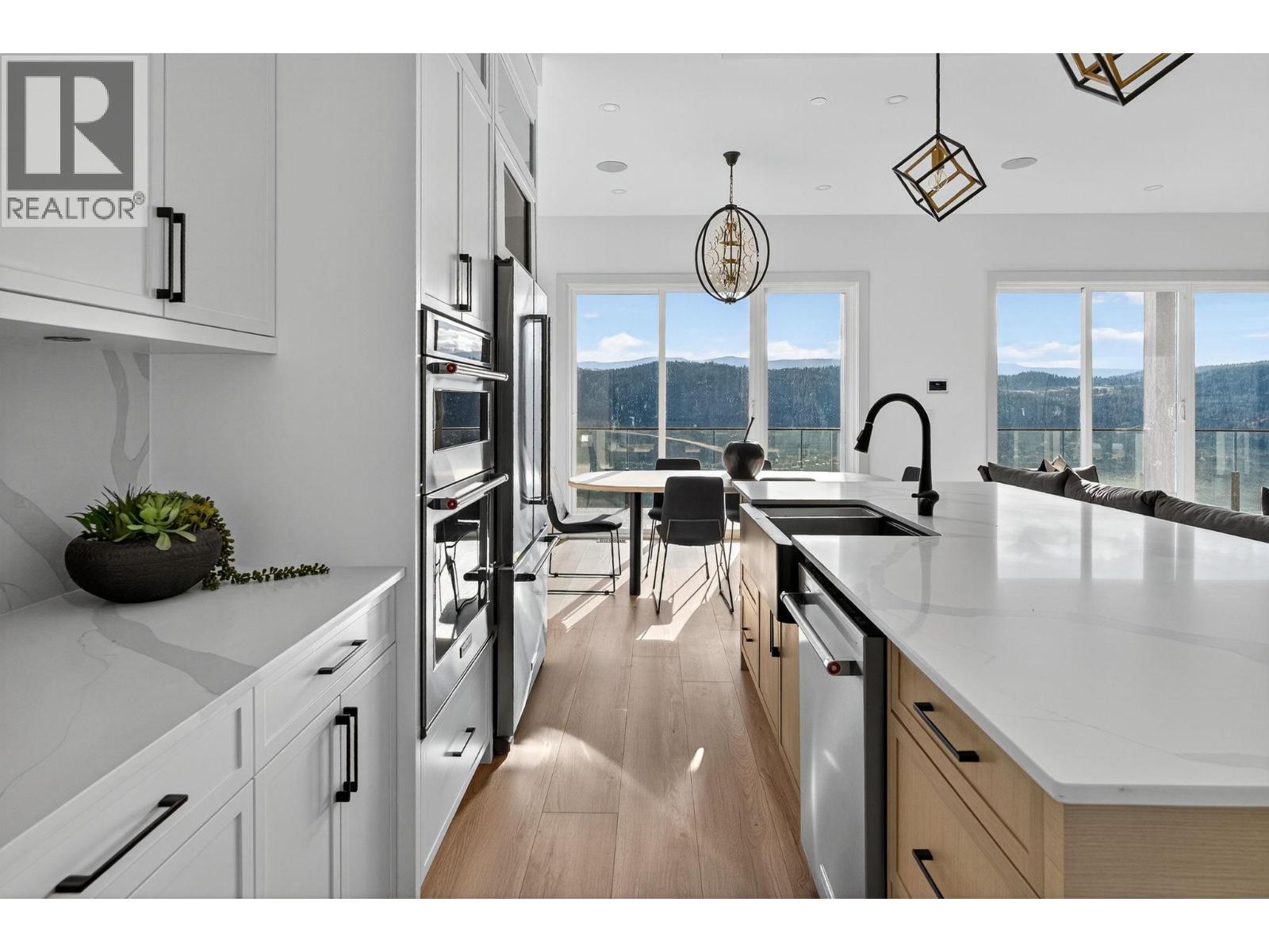 8932 Tavistock Road, Vernon, BC - Indoor Photo Showing Kitchen With Double Sink With Upgraded Kitchen