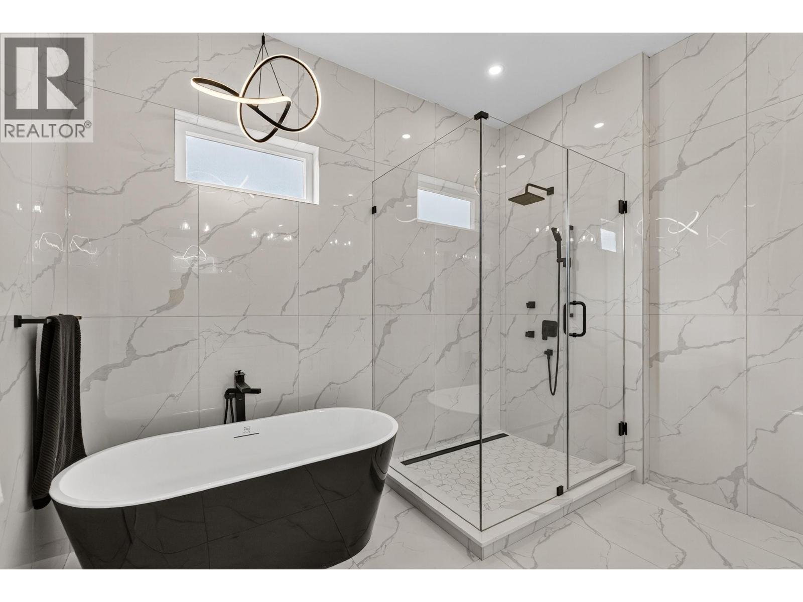 8932 Tavistock Road, Vernon, BC - Indoor Photo Showing Bathroom