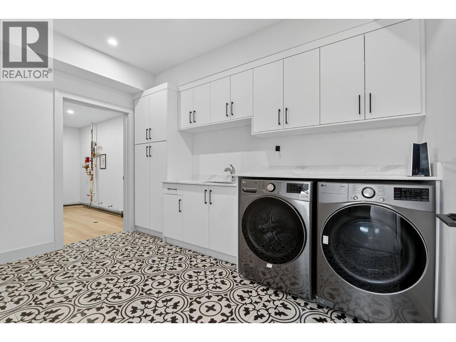 8932 Tavistock Road, Vernon, BC - Indoor Photo Showing Laundry Room