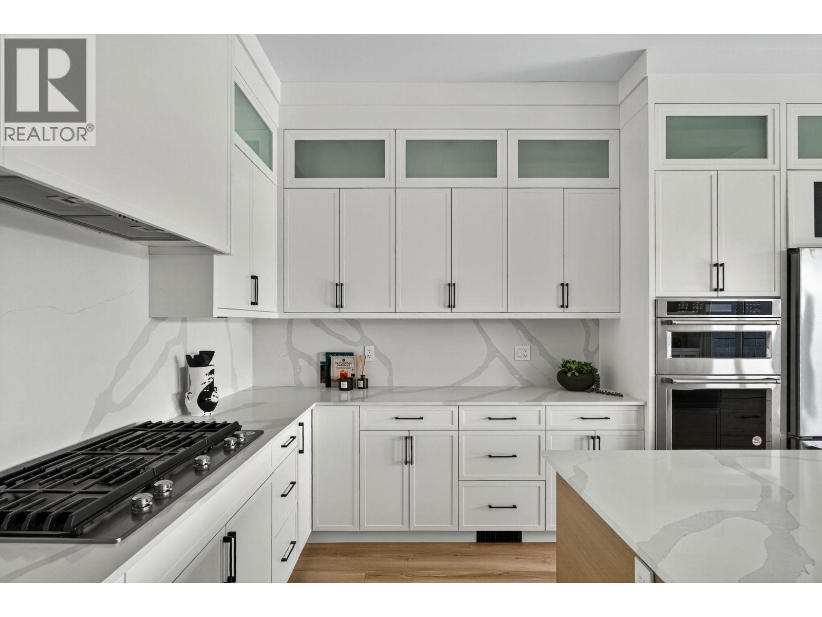 8932 Tavistock Road, Vernon, BC - Indoor Photo Showing Kitchen With Upgraded Kitchen