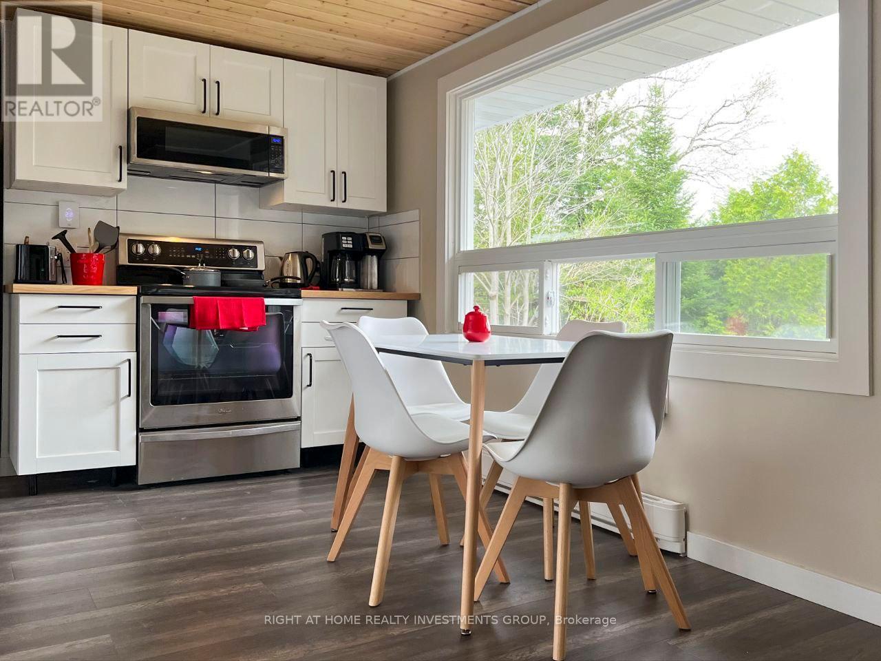 284 Kawartha Hideaway Road, Trent Lakes, ON - Indoor Photo Showing Other Room