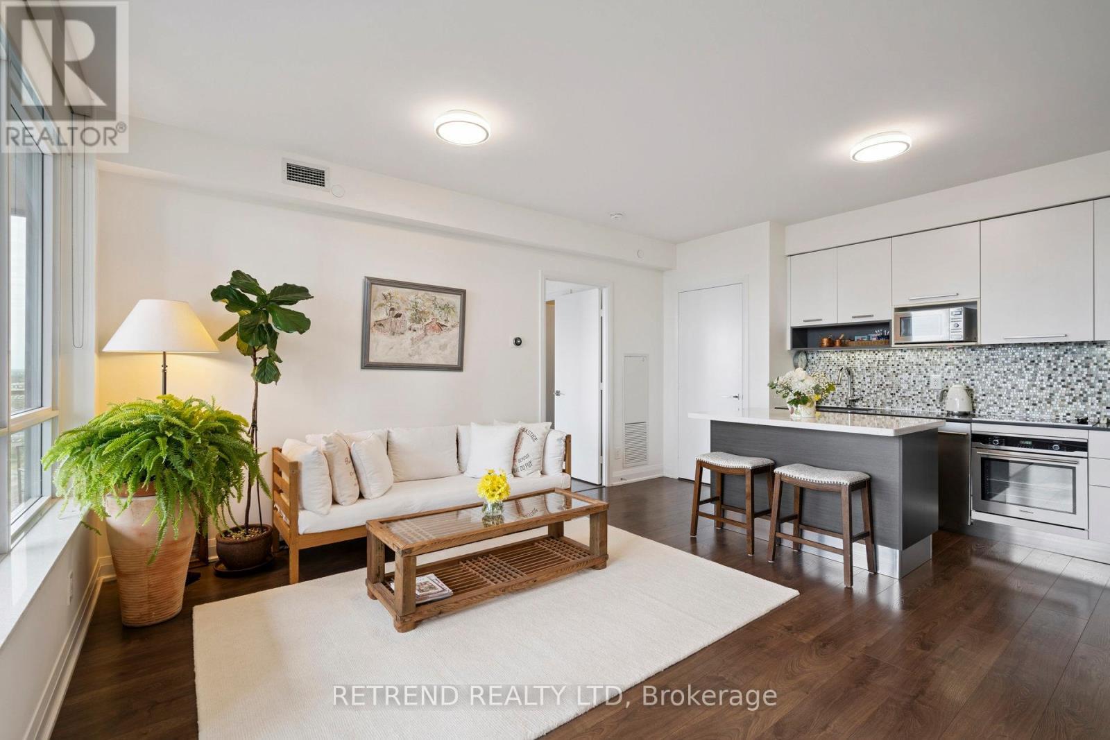 2403 - 36 Park Lawn Road, Toronto, ON - Indoor