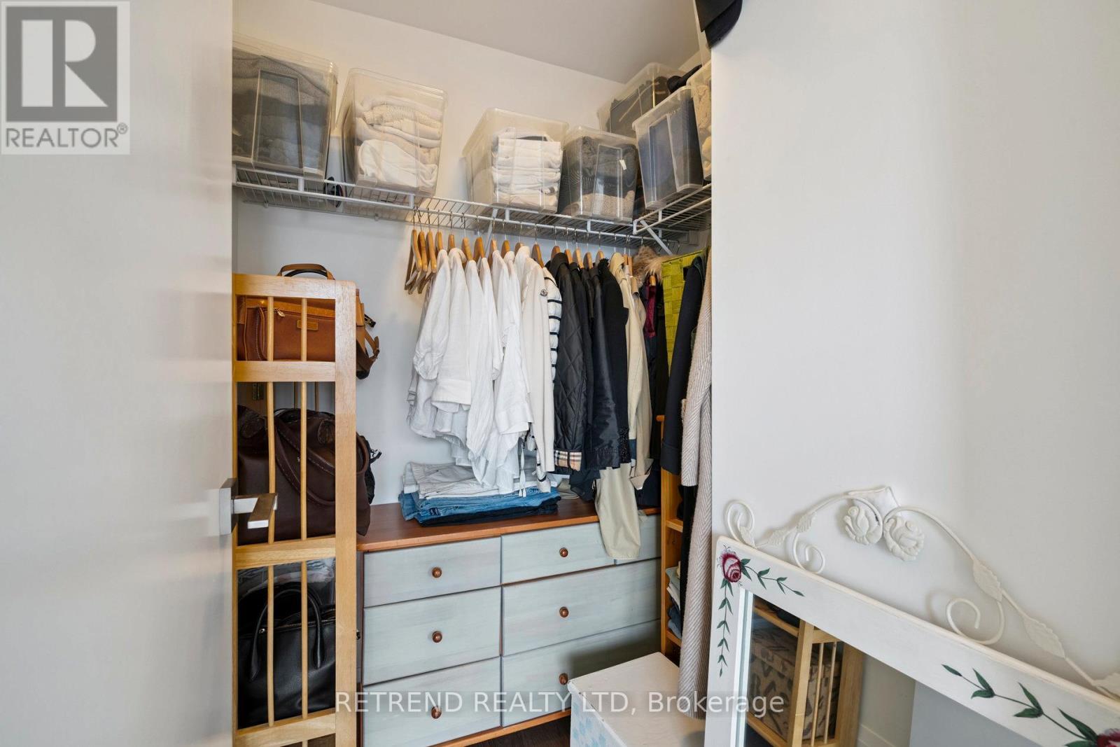 2403 - 36 Park Lawn Road, Toronto, ON - Indoor Photo Showing Other Room