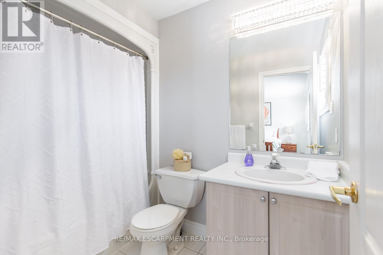 109 Peachwood Crescent, Hamilton, ON - Indoor Photo Showing Bathroom