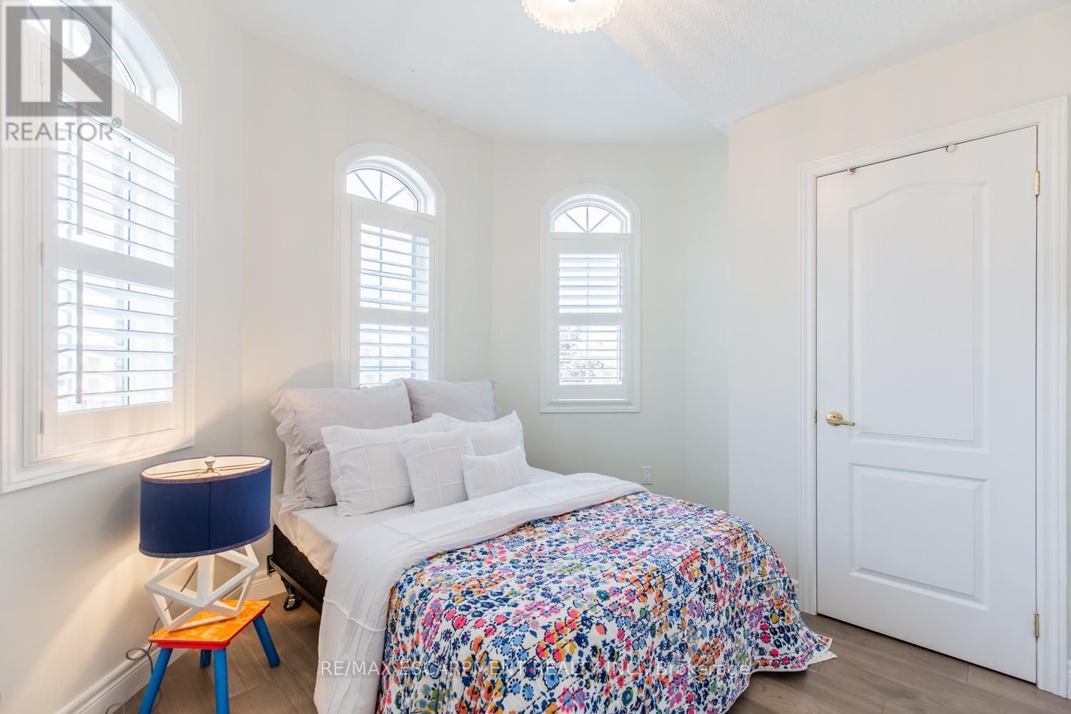 109 Peachwood Crescent, Hamilton, ON - Indoor Photo Showing Bedroom